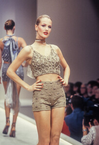 1812225209_Krizia1995WomenRTW12.thumb.jpg.c9113bbdd7a4e50673902b0e6c7961bd.jpg