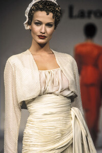 181783078_GuyLaroche1994HauteCouture83.thumb.jpg.cc8d5b6534f50d5e0a24f0c8f4688381.jpg