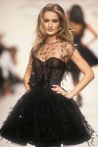 1852193258_OscardeLaRentaSpring199217.thumb.jpg.4199ab2b4b3b105acb17fc9f644d7db6.jpg