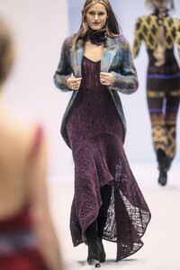 1854439018_GaetanoNavarra1993WomenRTW59.thumb.jpg.2fe2ccd7938aaf5904ad9bf5342cac2d.jpg