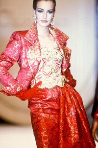 1855538155_ChristianDior1991HauteCouture66.thumb.jpg.e2e09efa910137de15651bf39e6161f5.jpg