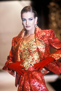 1862416880_ChristianDior1991HauteCouture67.thumb.jpg.08e1a94455313ffb49b969c3b09566f1.jpg