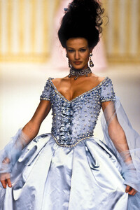 1872472396_PierreBalmainHauteCoutureSpring199412.thumb.jpg.88de24c3b3bfff524ff1811c3ac05d76.jpg