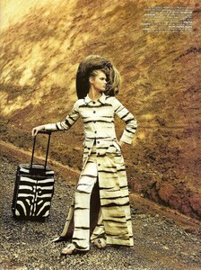 Vogue Paris (March 2000) - L'Expedition - 006.jpg