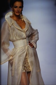 1877429041_lanvin-hc-spring-1992(10).thumb.jpg.b80d55d3b536483452d7629a94cd6706.jpg