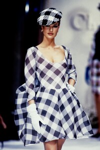 1882706418_ChristianDior1992HauteCouture41.thumb.jpg.b3b3809b17762e7c909562371ad0a279.jpg