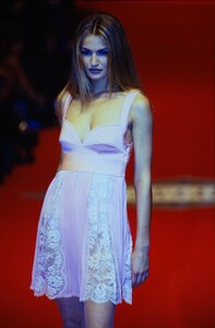 188445108_versace-hc-fw-1991(4).thumb.jpg.34123ef1d828a1c329a929574a3dfcd5.jpg