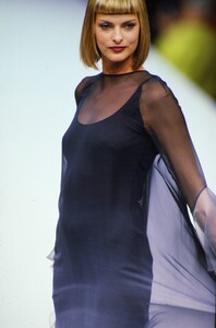 1894134520_gianfranco-ferre-fw-1994(15).thumb.jpg.138b775853cc99e017ba56bc834db6d8.jpg
