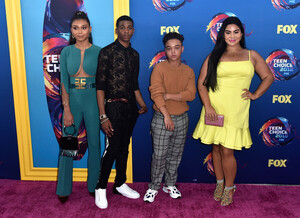 Sierra+Capri+FOX+Teen+Choice+Awards+2018+Arrivals+ggTwfR1E1ngl.jpg