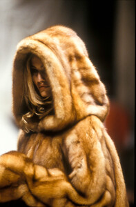 1916774091_Fendi1991WomenRTW60.thumb.jpg.80f0ac869d62e6c4f14614eda9dab8a5.jpg