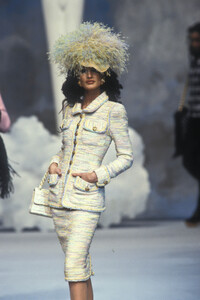 1924023083_Chanel1992HauteCouture16.thumb.jpg.9f482ed1094798b7c489c011a19be17a.jpg