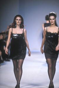1927405989_Chloe1991WomenRTW47.thumb.jpg.a6725d5e1061de97a403d81e868af5f5.jpg