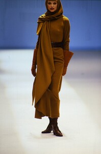 1930668145_gianfranco-ferre-fw-1994(6).thumb.jpg.f8749e8fba8708ef824fe60dff093221.jpg