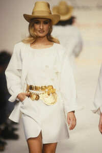 1947683959_OscardeLaRentaSpring19923.thumb.jpg.986ed226b7e13e6993ab3accf6534a99.jpg