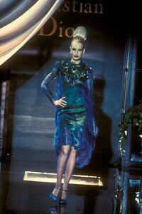 1952459084_ChristianDior1995HauteCouture124.thumb.jpg.2f854eb00481f1c6e51ae9bba1122ed9.jpg