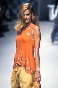 1972552148_Chloe1995WomenRTW30.thumb.jpg.5fe9f8f54f9298101e47f5d000db50ba.jpg