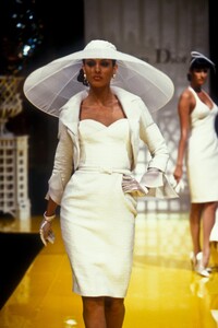 1981549323_ChristianDior1995HauteCouture56.thumb.jpg.2975b23617233df72931c2c6c2c55dd6.jpg