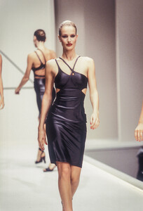 2043081799_Krizia1995WomenRTW79.thumb.jpg.d6b77633d795693253f0550f579f2d67.jpg