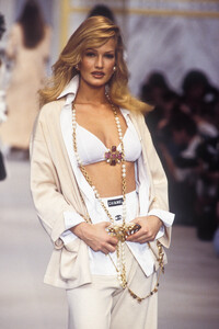 2068921227_Chanel1993WomenRTW91.thumb.jpg.b4963dab93e9185c6add28fab8dee402.jpg