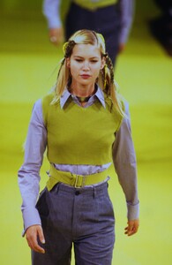 2071997408_dirk-bikkembergs-ss-1996(2).thumb.jpg.c5061d1f9e5995b523870eccbf42f608.jpg