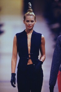 209068025_dirk-bikkembergs-fw-1996(1).thumb.jpg.f0d366fff309afc74b139f5f3a0ab268.jpg