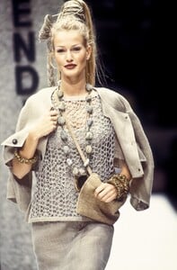 2091339565_Fendi1993WomenRTW105.thumb.jpg.246eb4ff03ae0e1e181100a362fbb1c1.jpg