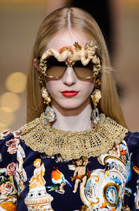 2110511948_DolceGabbanaFall2018DetailseTq1JIICBc0x.thumb.jpg.c7c73e0914cdcd7888c908a77fad3b83.jpg