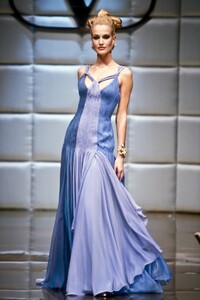 2133090854_Valentino1995HauteCouture103.thumb.jpg.7e0cbc203728d49c74ce6d59f60a4f7c.jpg