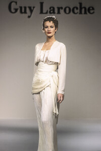 21382685_GuyLaroche1994HauteCouture82.thumb.jpg.87260462cf384239d82c92b4344ddd6b.jpg