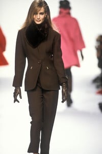 2138447304_ChristianDior1991WomenRTW3.thumb.jpg.c38fbdab128d1686ea5092ef44149981.jpg