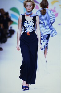 2139780451_oscar-de-la-renta-ss-1993(1).thumb.jpg.627ba3d931e99c8e36d197fe613464b1.jpg