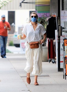        liz090920BZNimage25.jpg