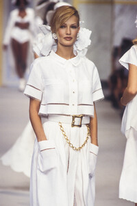 234932049_Chanel1993WomenRTW82.thumb.jpg.f6fae3ece81c73e72c41091b51c603be.jpg