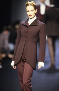 235504821_Lanvin1993WomenRTW27.thumb.jpg.936419505554d2922a536f866f6483d0.jpg