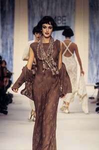 246313374_JinAbe1993WomenRTW23.thumb.jpg.97dda6cd14878ce3a45d24f6e071ba2d.jpg