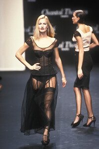 247615653_ChantalThomass1995WomenRTW103.thumb.jpg.842c292172deb624868249a9254a0b96.jpg