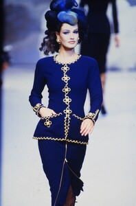 260024778_chanel-hc-ss-1992(4).thumb.jpg.de7589cb2d37027d066d6e0d19256f41.jpg