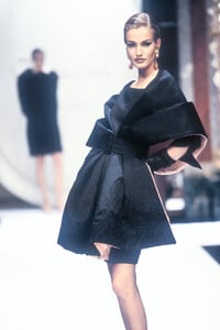 266094591_ChristianDior1991HauteCouture51.thumb.jpg.bf46b6efbda6acf948d54e93237726de.jpg