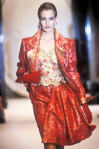 274269560_ChristianDior1991HauteCouture65.thumb.jpg.2156cc4b616d67739887bf8fe70a8b5a.jpg