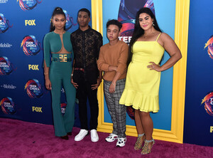 Sierra+Capri+FOX+Teen+Choice+Awards+2018+Arrivals+zrNcs_cKjcSl.jpg