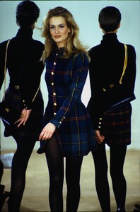 276235198_ralph-lauren-fw-1991(5).thumb.jpg.6fce4d0333cdde00a9eff548c971bb68.jpg