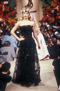 279177554_YvesSaintLaurent1995HauteCouture205.thumb.jpg.73d237f1f397062b7a0e64a598d88614.jpg