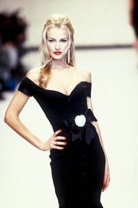 279356080_Chanel1995HauteCouture59.thumb.jpg.ffb261b02eb9a0ae16a41f568bab98a9.jpg