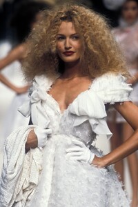 296414635_VivienneWestwood1995WomenRTW155.thumb.jpg.81369a54eae61b9487ffb829ca970a05.jpg