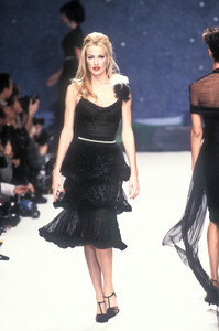 314958257_Chanel1995HauteCouture120.thumb.jpg.6f920fc0500a316ed8d0ab004977c2b5.jpg