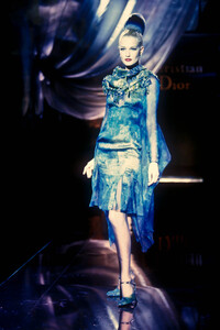 31721129_ChristianDior1995HauteCouture128.thumb.jpg.9fb5fb5555833a7a9af3f3f1a86fc9ab.jpg