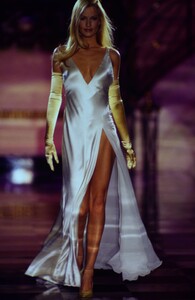 319749173_atelier-versace-ss-1995(25).thumb.jpg.6202ab28fe46136ce3bd9d03611345c7.jpg