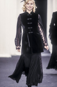 324201690_AlbertaFerretti1993WomenRTW70.thumb.jpg.661c37b9e00b4a47529524f876b2e5f8.jpg