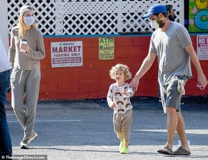 32699174-8690927-Family_of_three_Whitney_Port_and_her_husband_Tim_Rosenman_engage-m-60_1599070563234.jpg