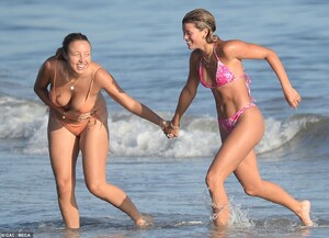 32847294-8703673-Working_up_a_sweat_The_cover_model_and_her_friend_laughed_as_the-a-229_1599418403835.jpg
